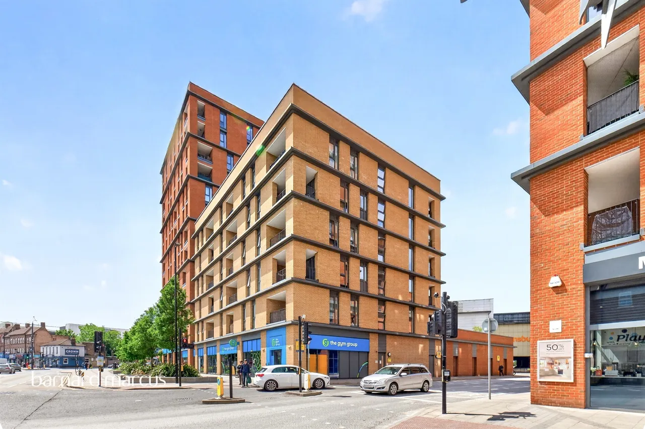 2 bed flat for sale — High Street, Sutton