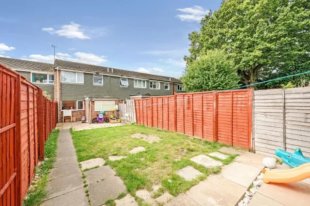 Sagecroft Road, Thatcham, RG18, photo 11