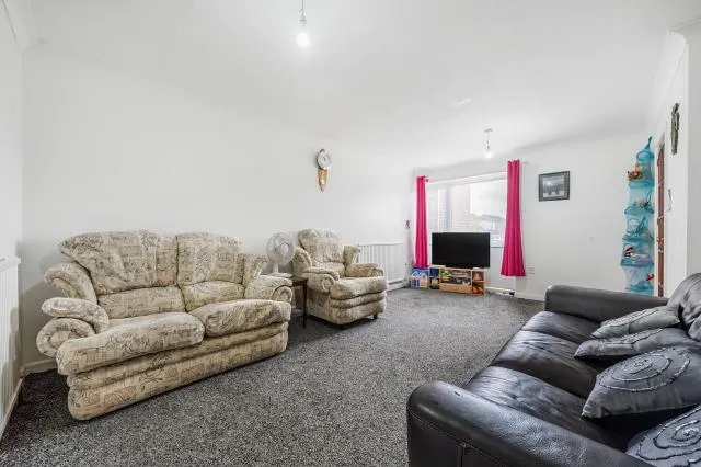 Sagecroft Road, Thatcham, RG18, photo 4