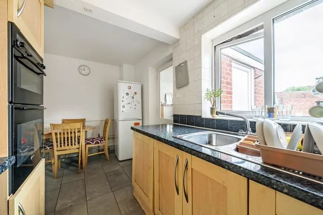 Sagecroft Road, Thatcham, RG18, photo 2