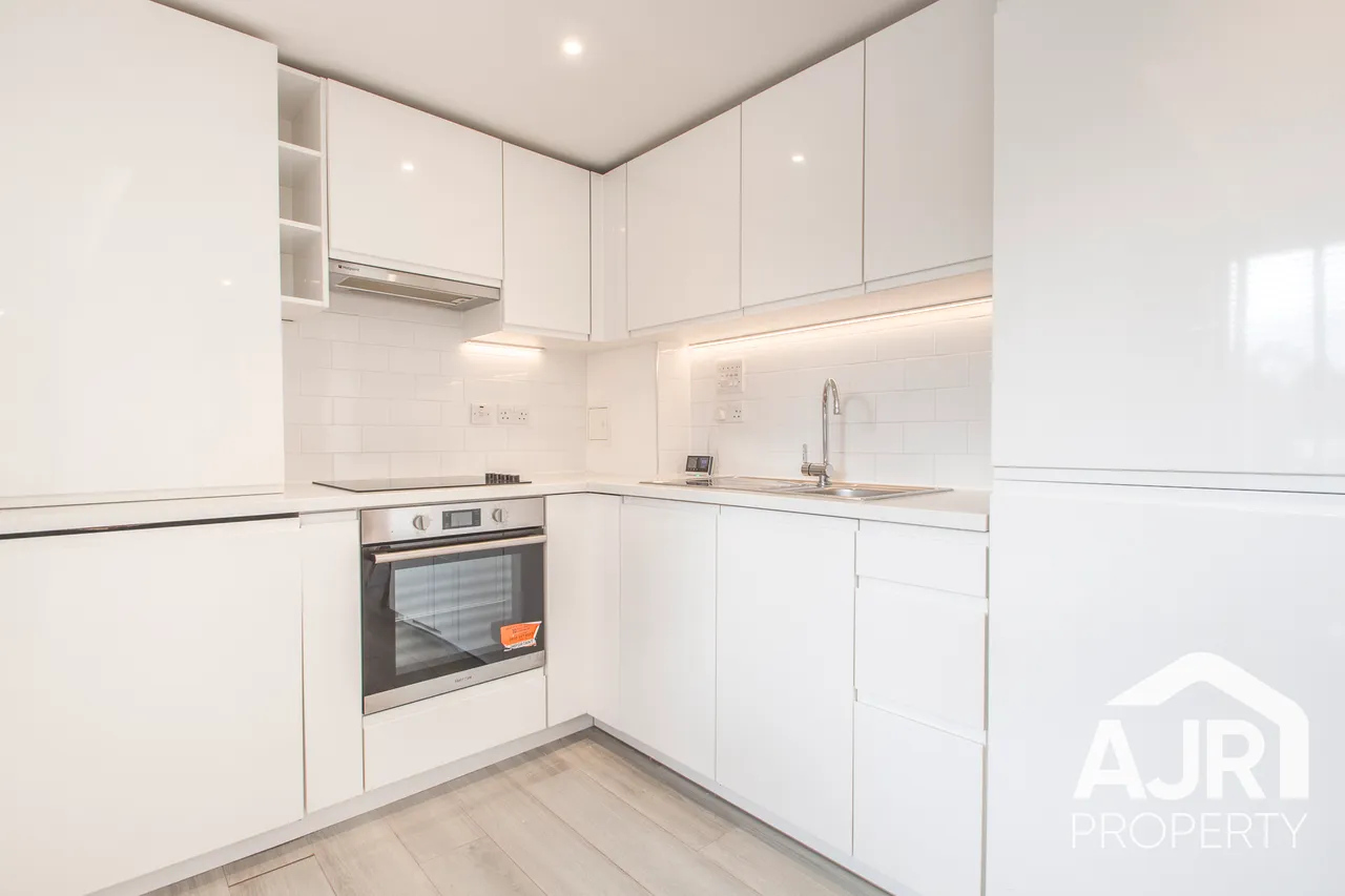 Lingfield Crescent, London, SE9, photo 2