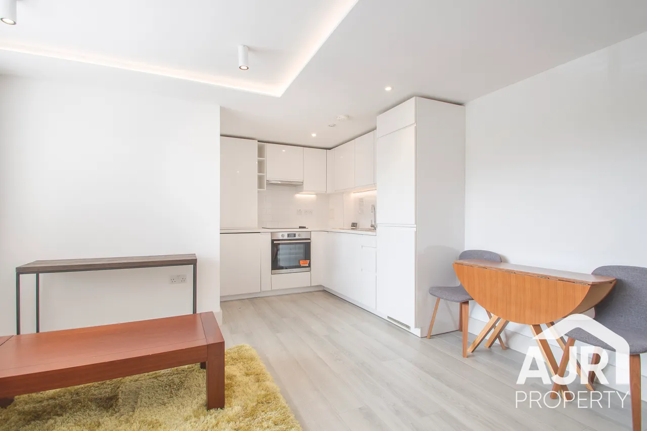 Lingfield Crescent, London, SE9, photo 3