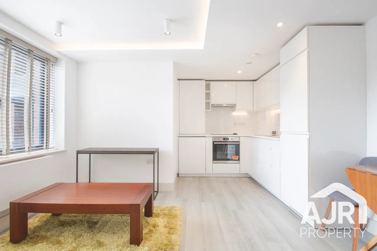 Lingfield Crescent, London, SE9, photo 4