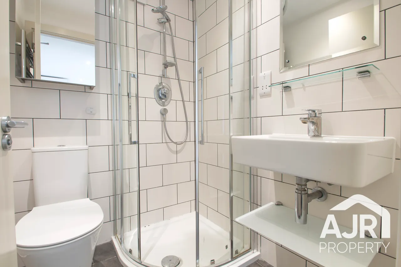 Lingfield Crescent, London, SE9, photo 10