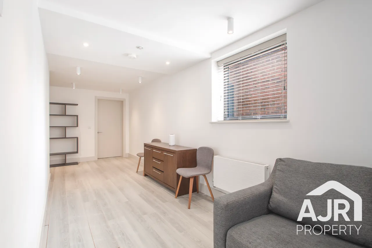 Lingfield Crescent, London, SE9, photo 5