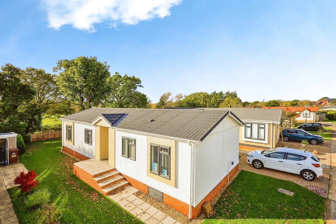 2 bed park home for sale, Mill Road, Hailsham, BN27