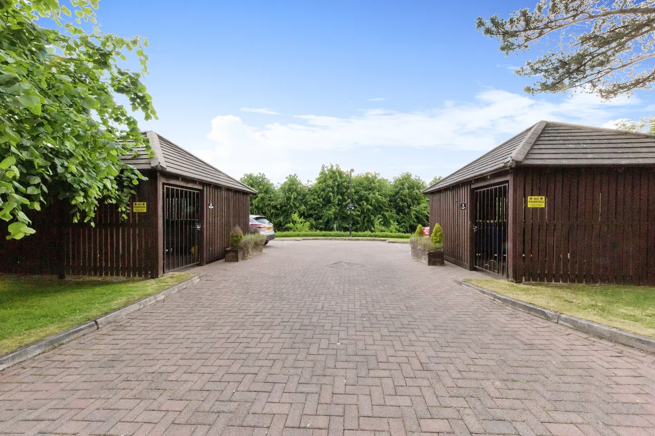 The Uplands, Bishopton Drive, Macclesfield, Cheshire, SK11, photo 14