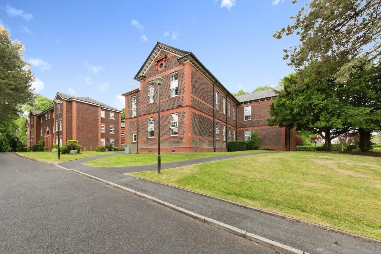 The Uplands, Bishopton Drive, Macclesfield, Cheshire, SK11, photo 4