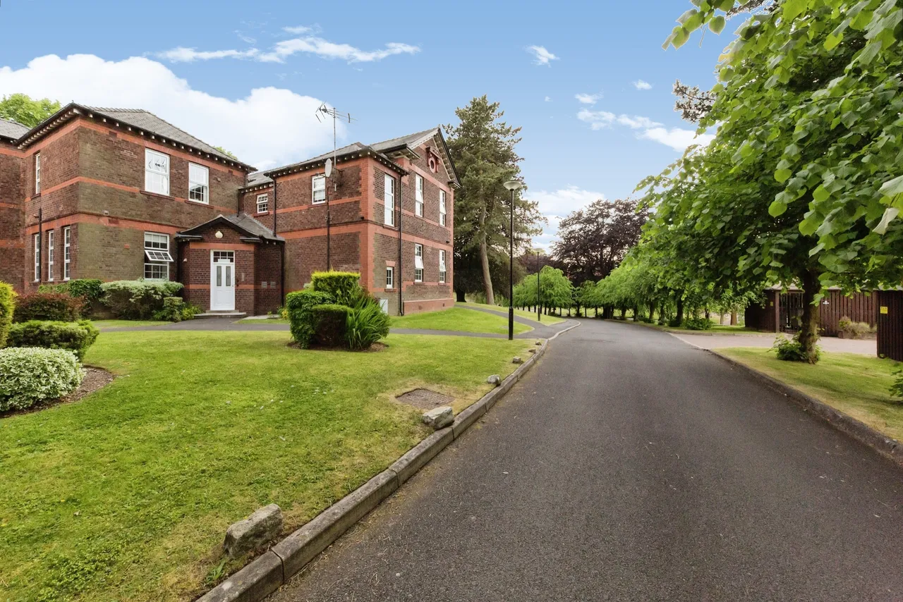 The Uplands, Bishopton Drive, Macclesfield, Cheshire, SK11, photo 15