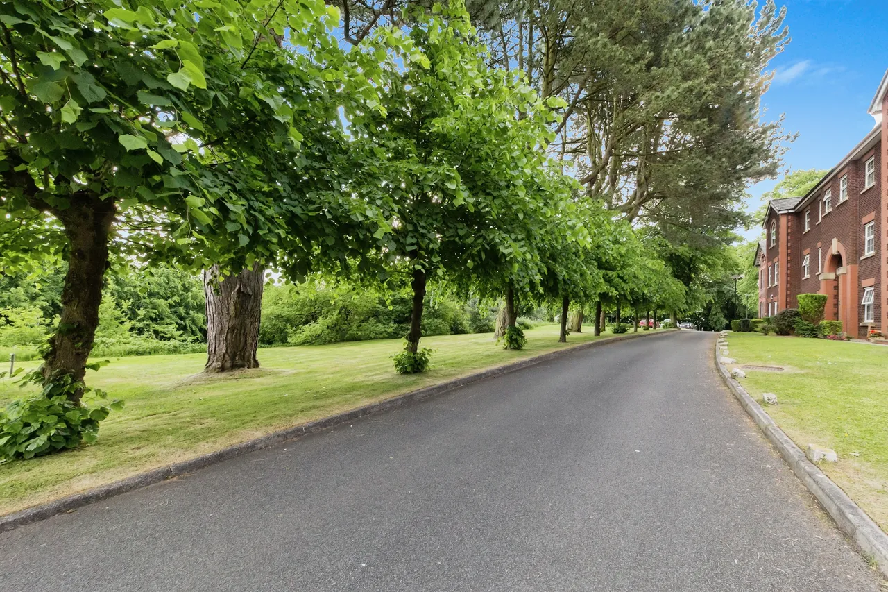 The Uplands, Bishopton Drive, Macclesfield, Cheshire, SK11, photo 13