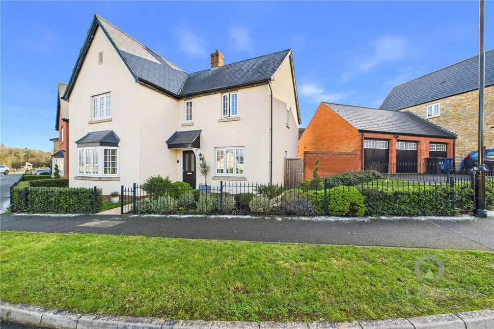 5 bed house for sale — Roberts Road, Silverstone, Northamptonshire, NN12