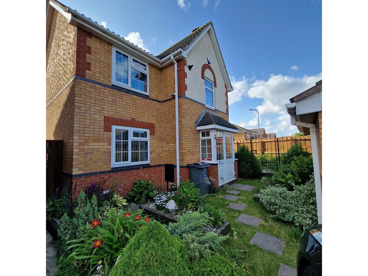 3 bed property to rent — 21 Deeley Drive , Tipton, DY4 7DW