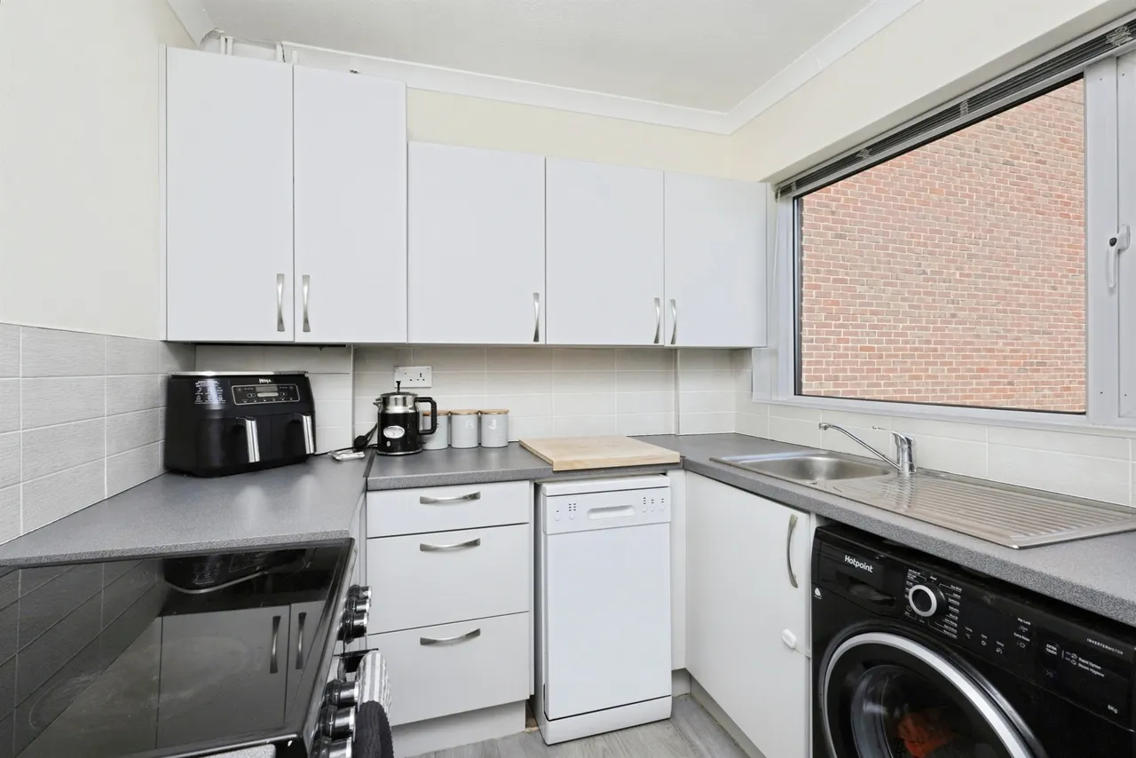 Wilton Avenue, Eastbourne, photo 4