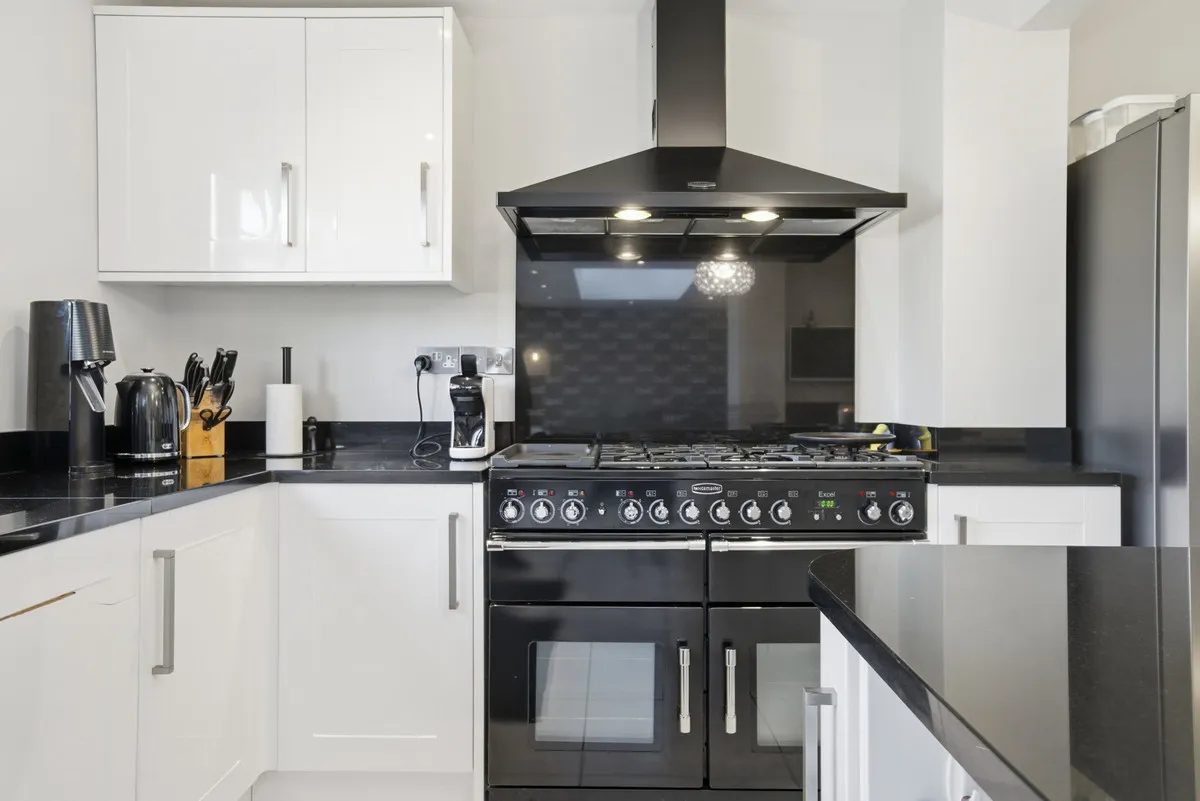 Birchdale Close, West Byfleet, KT14, photo 9
