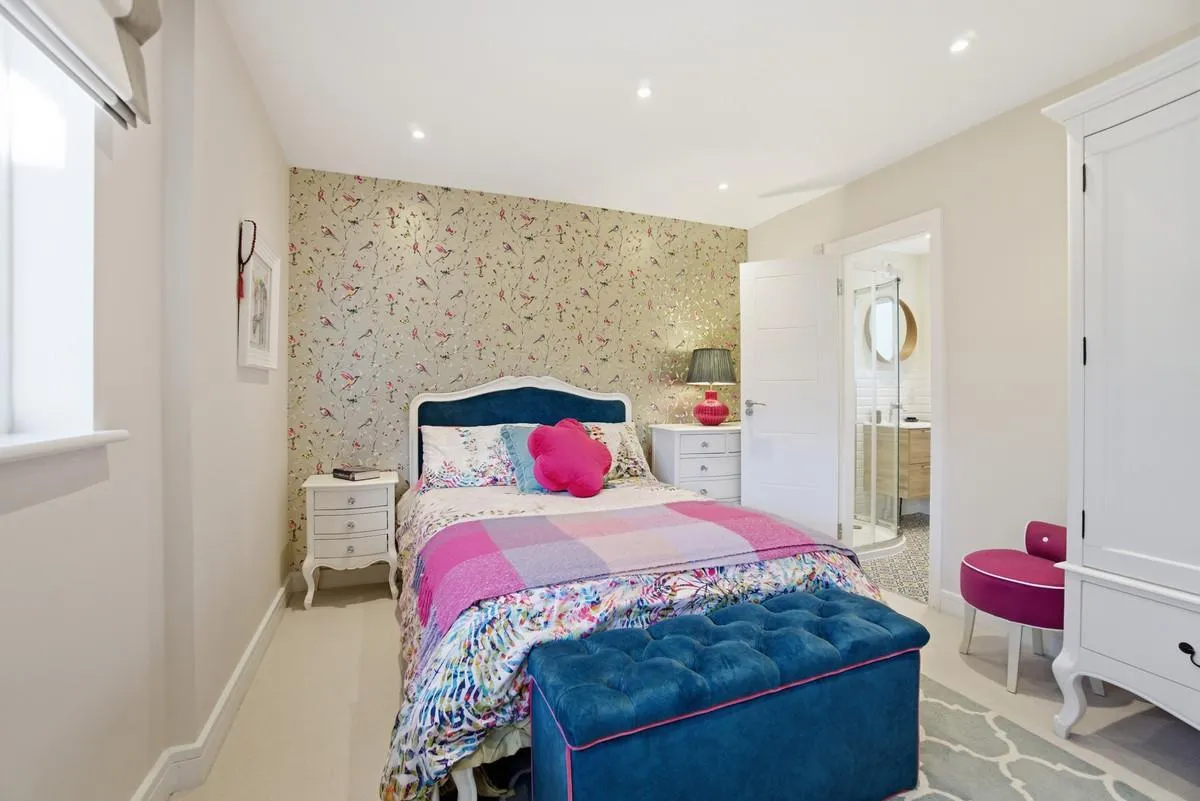 Birchdale Close, West Byfleet, KT14, photo 25