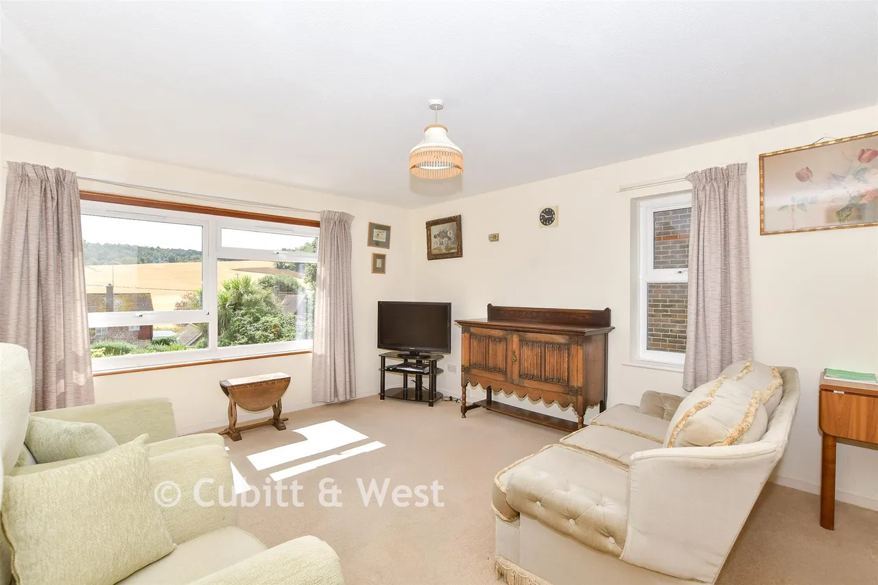 Coombe Crescent, Bury, RH20, photo 2
