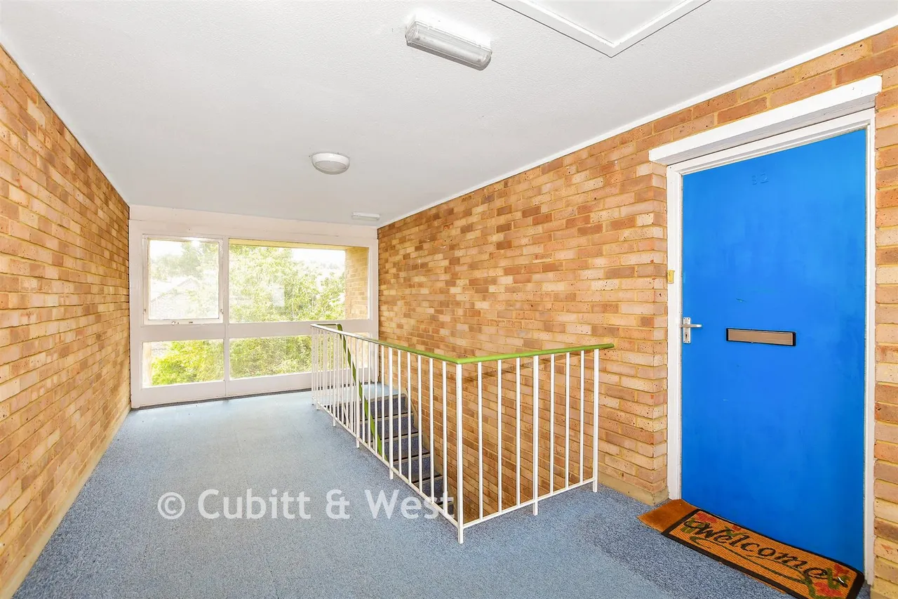 Coombe Crescent, Bury, RH20, photo 12