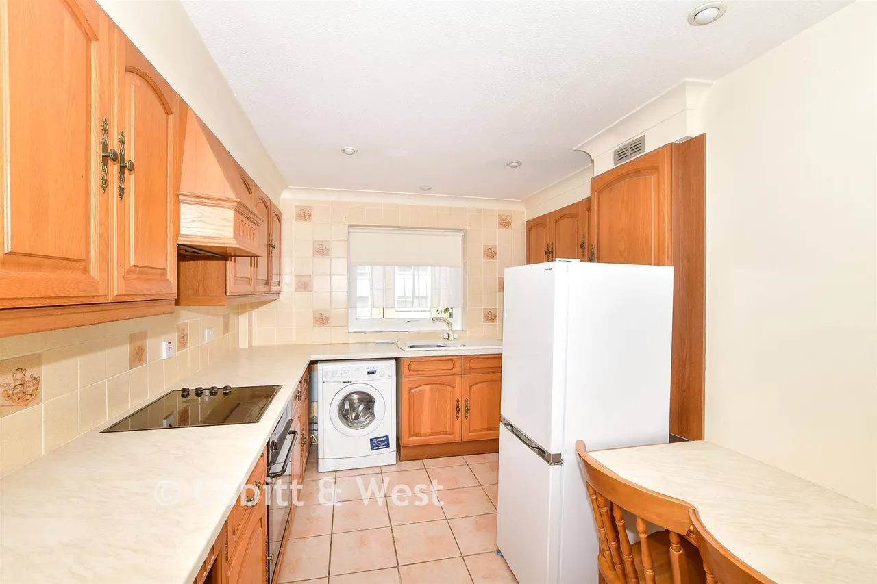 Coombe Crescent, Bury, RH20, photo 4