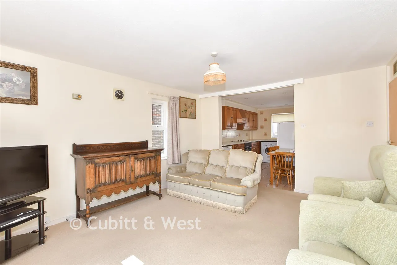 Coombe Crescent, Bury, RH20, photo 3