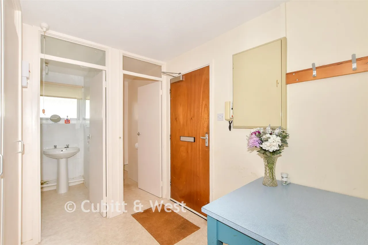 Coombe Crescent, Bury, RH20, photo 5