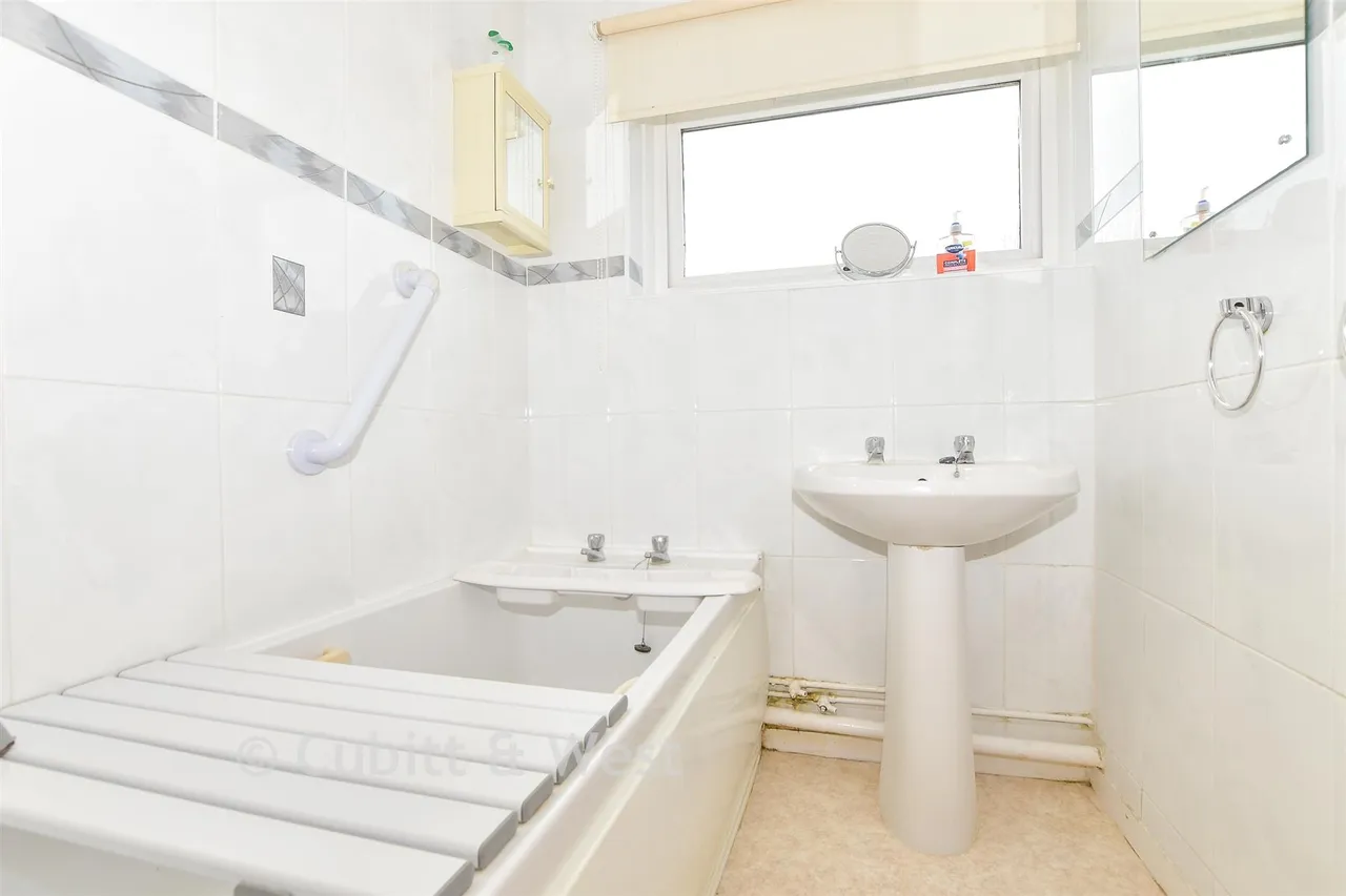 Coombe Crescent, Bury, RH20, photo 8
