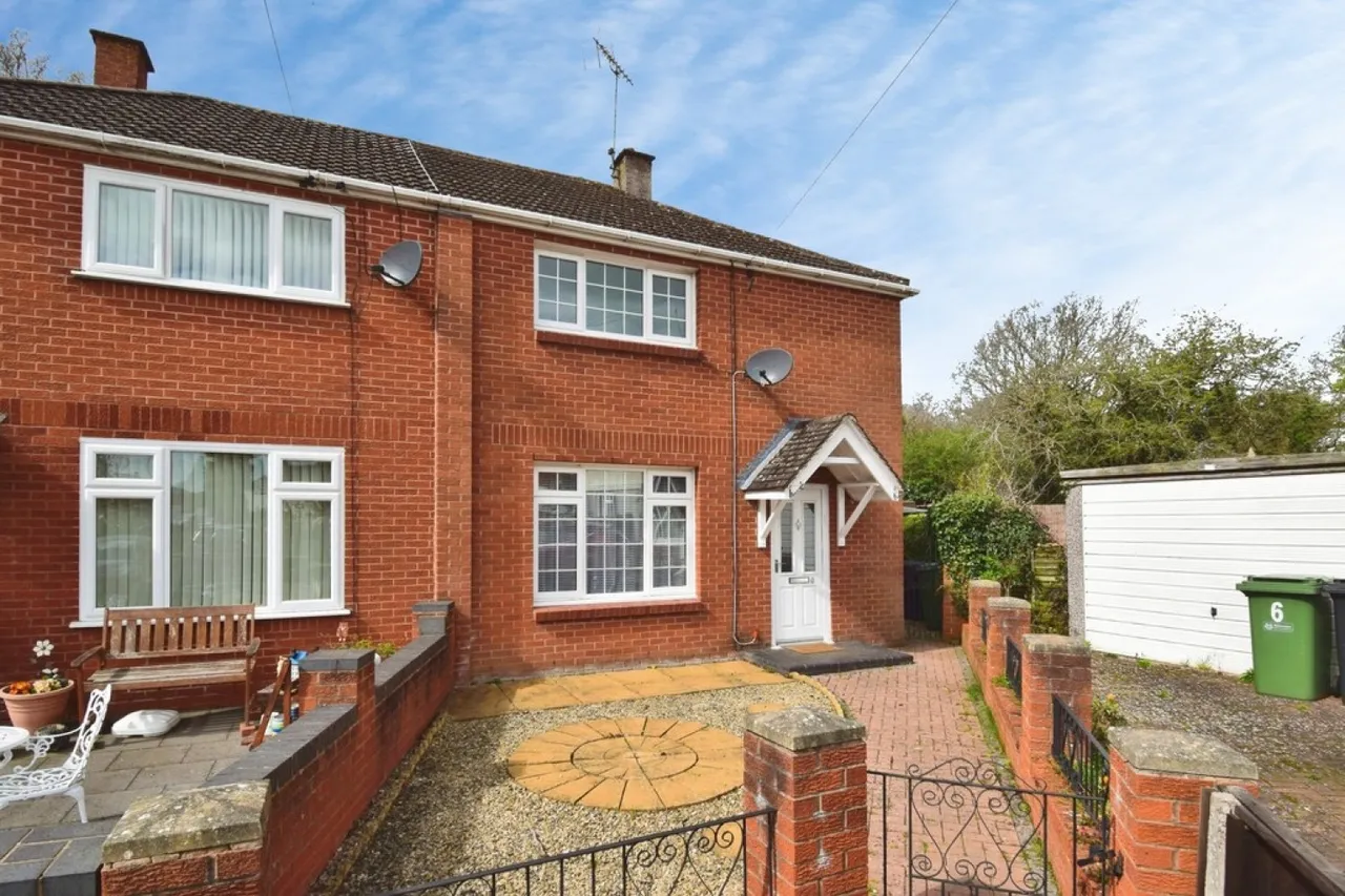 2 bed house for sale — 8 Oxford Close, Worcester, WR5 1QS