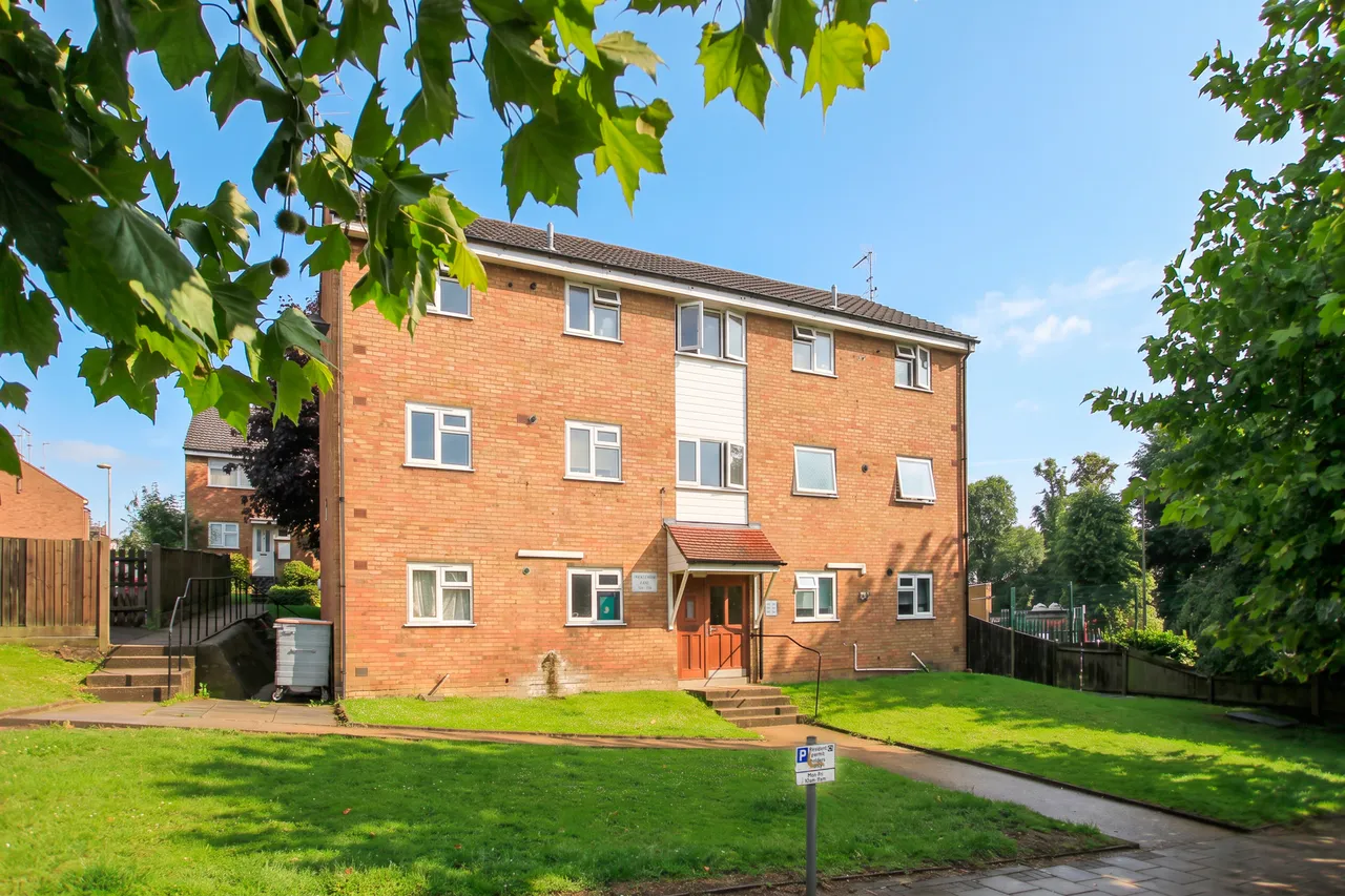 1 bed flat for sale — 334 Cricklewood Lane, London