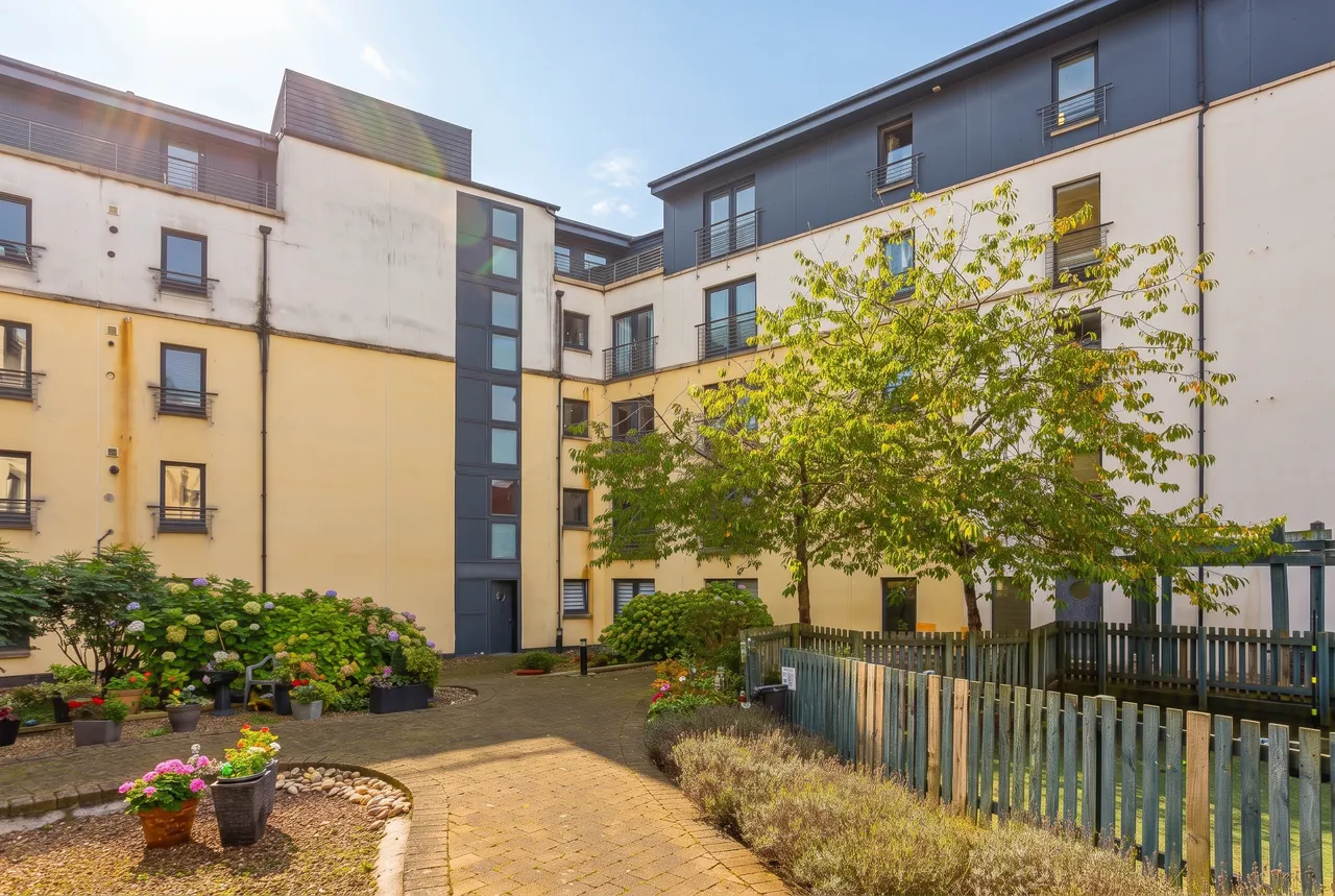 1 bed flat for sale, King Street, Leith, EH6