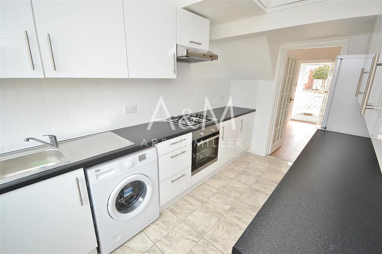 Icknield Drive, 29 Icknield Drive Gants Hill, Ilford, Essex, IG26SE, photo 10