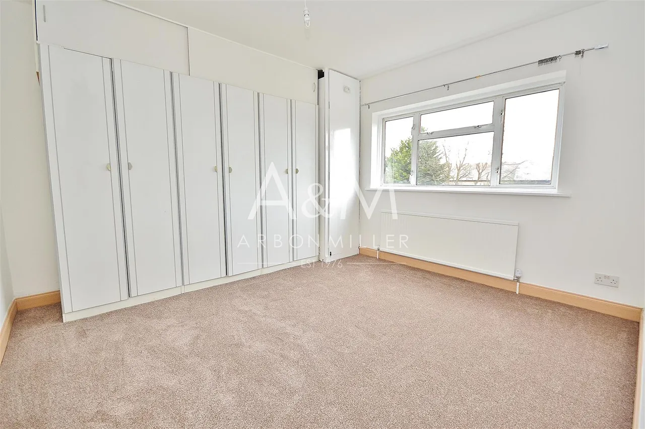 Icknield Drive, 29 Icknield Drive Gants Hill, Ilford, Essex, IG26SE, photo 6