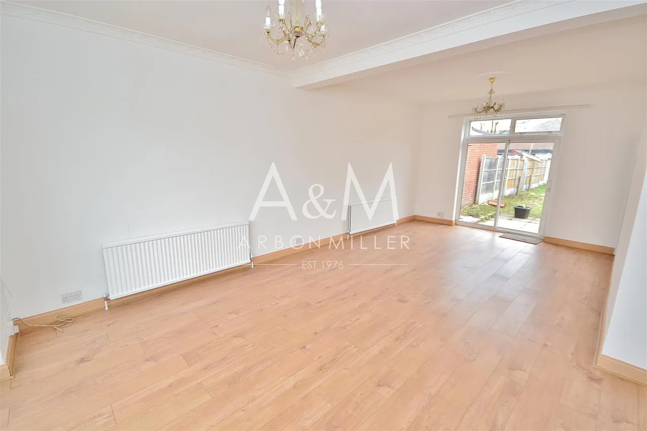 3 bed property to rent — Icknield Drive, 29 Icknield Drive Gants Hill, Ilford, Essex, IG26SE