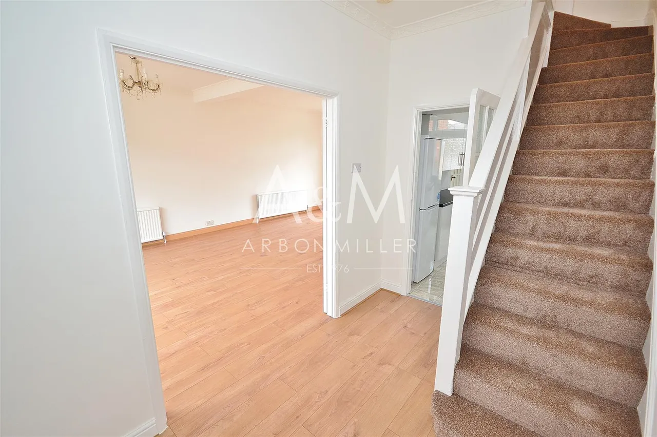 Icknield Drive, 29 Icknield Drive Gants Hill, Ilford, Essex, IG26SE, photo 4