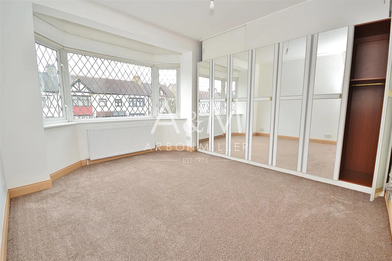 Icknield Drive, 29 Icknield Drive Gants Hill, Ilford, Essex, IG26SE, photo 5