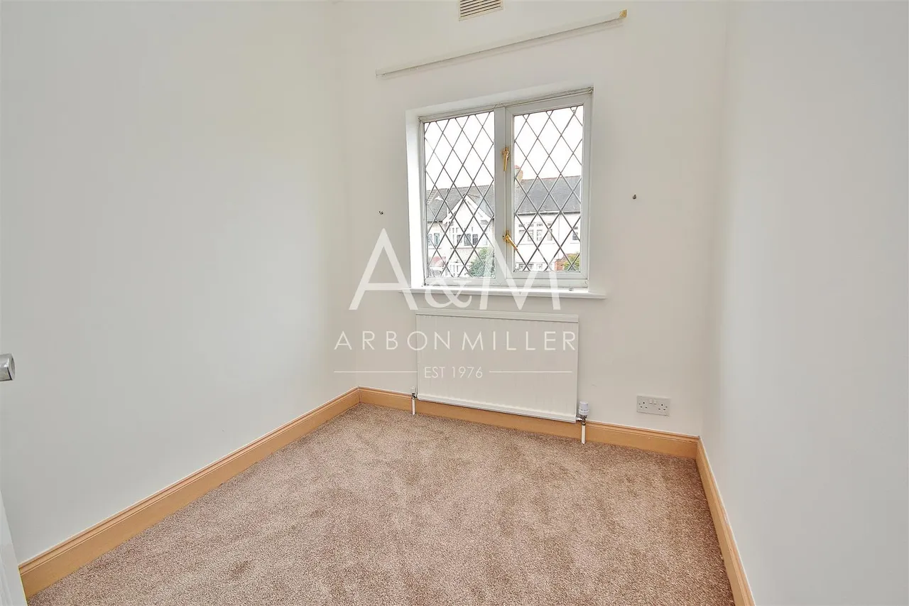 Icknield Drive, 29 Icknield Drive Gants Hill, Ilford, Essex, IG26SE, photo 7