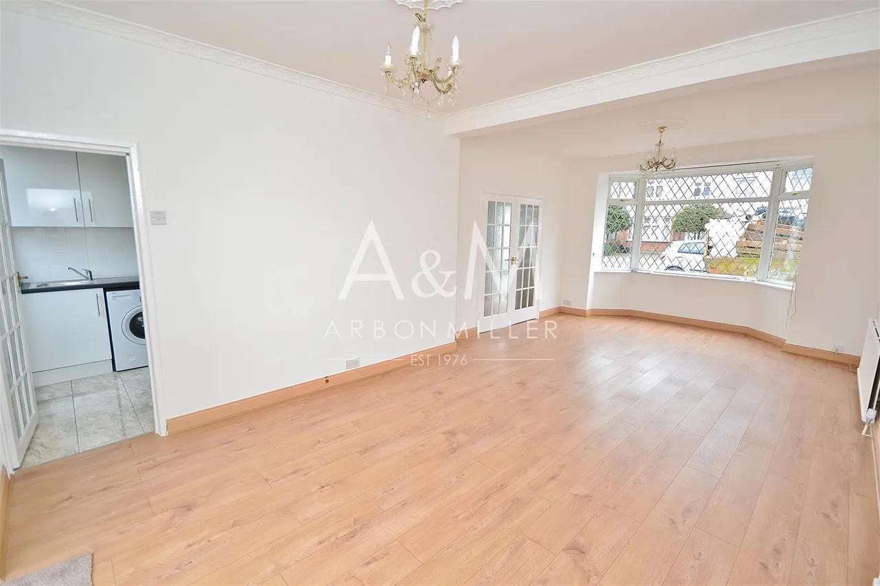 Icknield Drive, 29 Icknield Drive Gants Hill, Ilford, Essex, IG26SE, photo 3