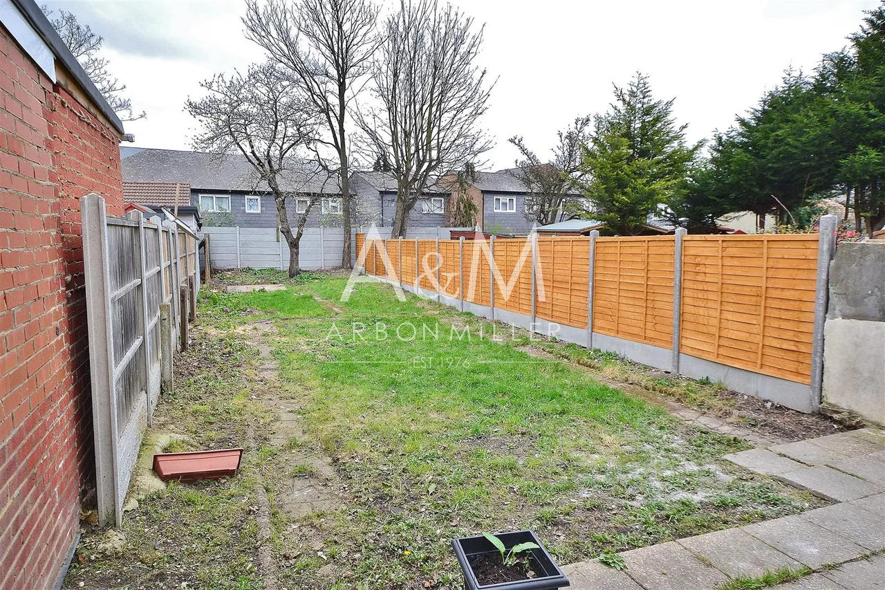 Icknield Drive, 29 Icknield Drive Gants Hill, Ilford, Essex, IG26SE, photo 9