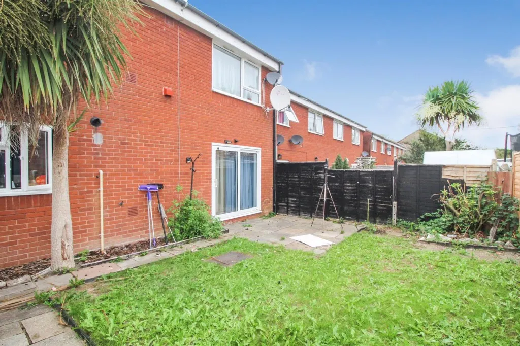 Laurel Walk, Horsham, RH13, photo 10