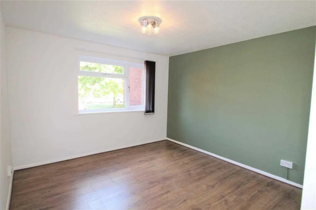 Laurel Walk, Horsham, RH13, photo 6