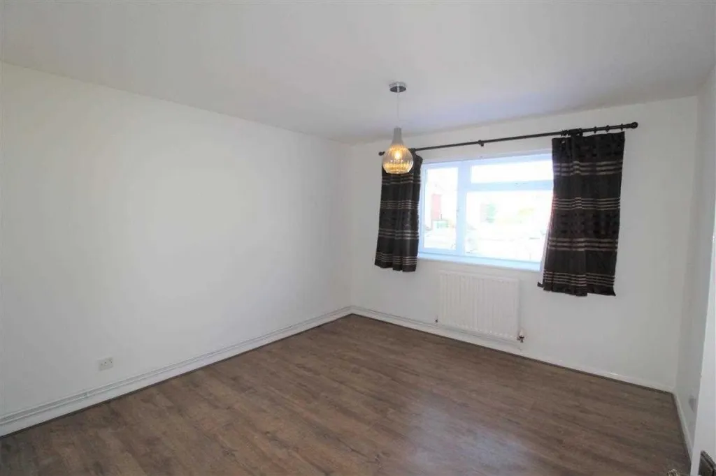 Laurel Walk, Horsham, RH13, photo 7