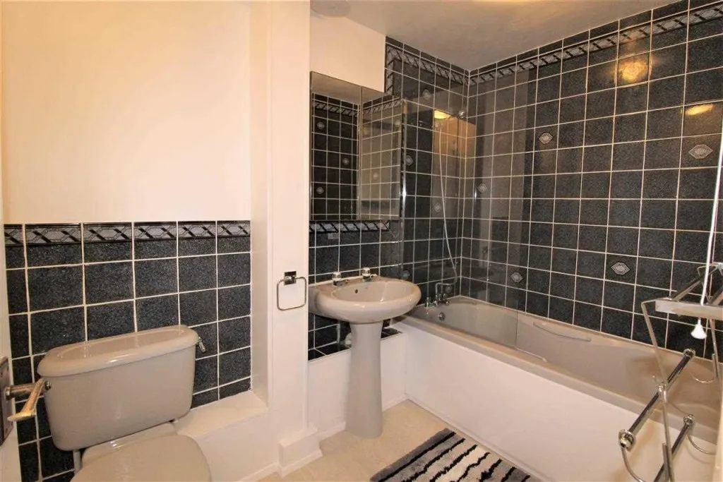 Laurel Walk, Horsham, RH13, photo 8