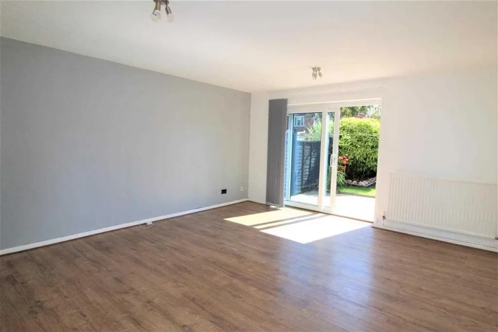 Laurel Walk, Horsham, RH13, photo 3
