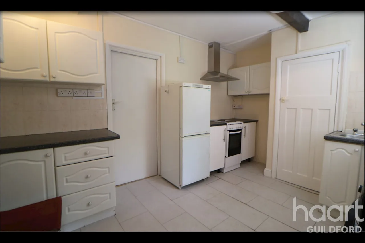 Downing Avenue, GU2, photo 2