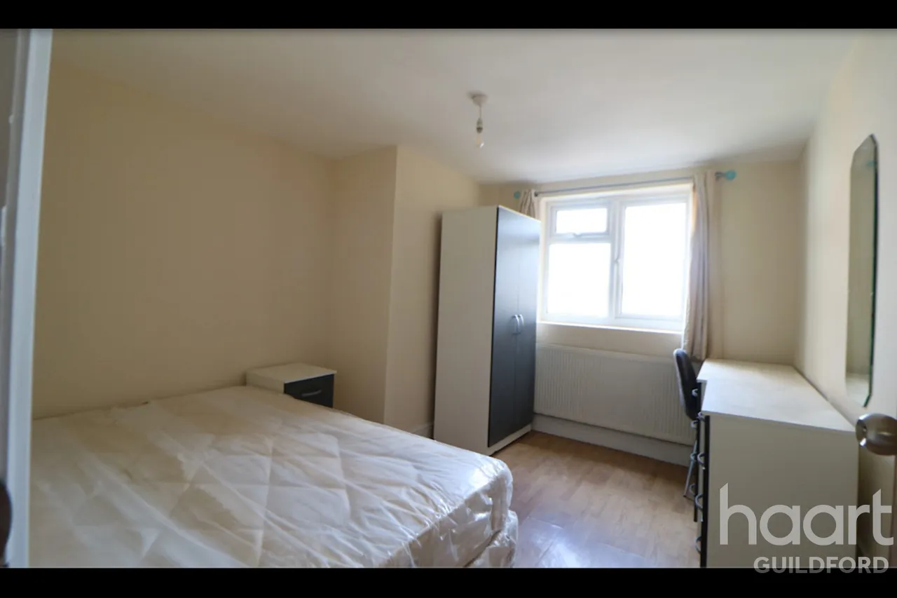 1 bed house to rent, Downing Avenue, GU2