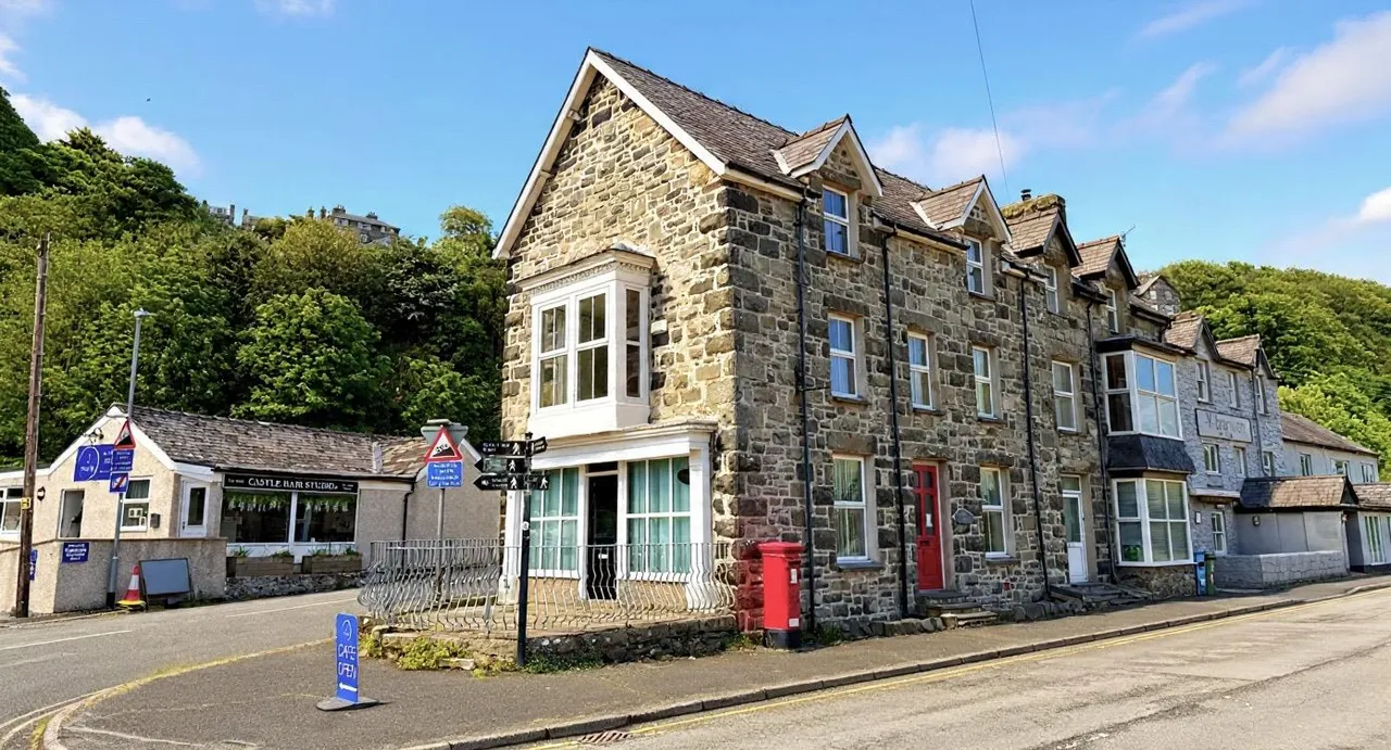 4 bed flat for sale, London House, Harlech, LL46