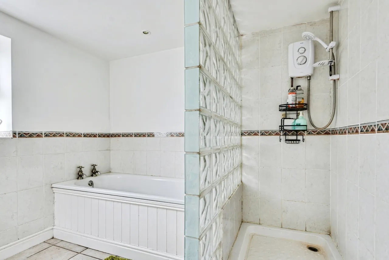 Cricklade Road, Swindon, Wiltshire, SN2, photo 17
