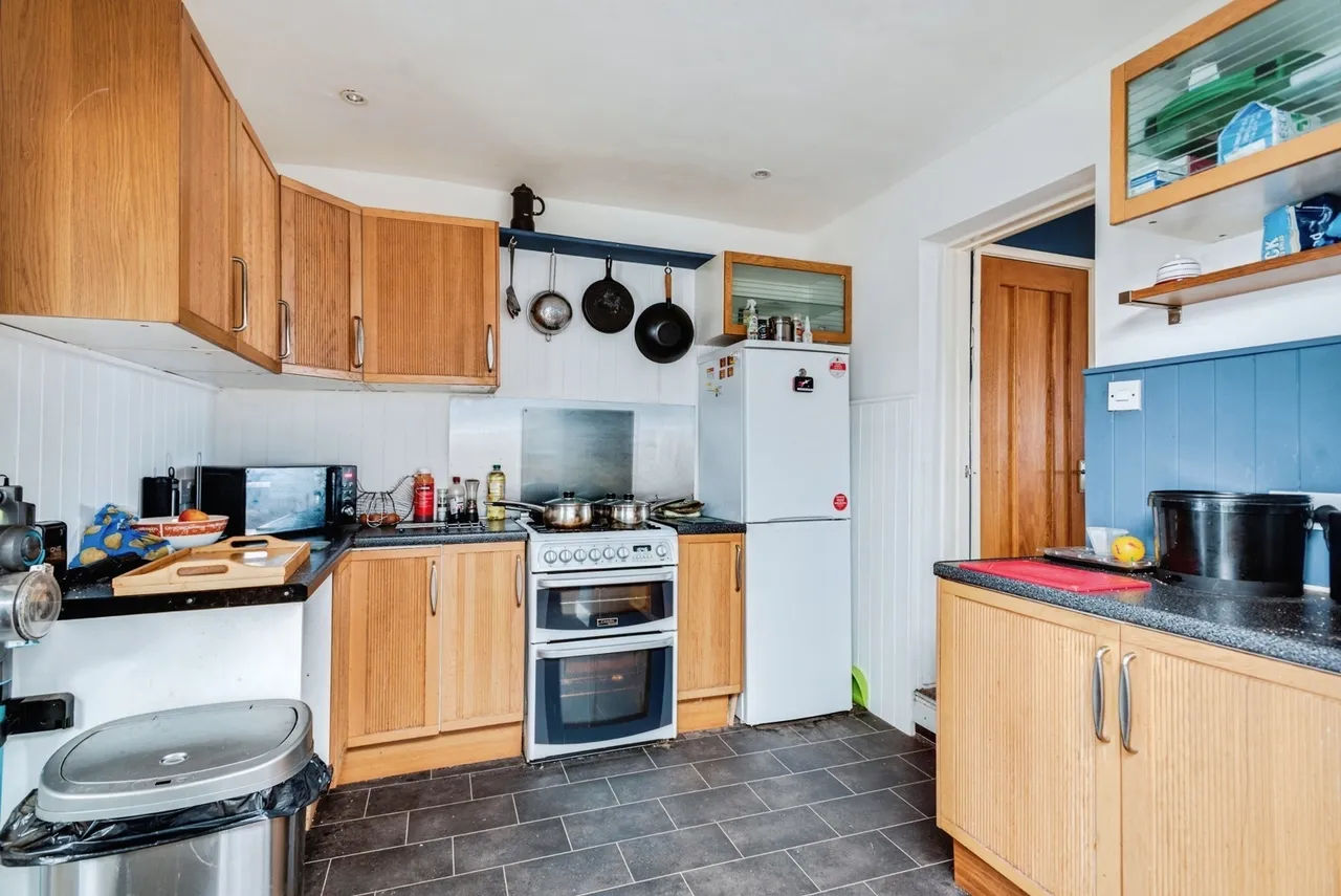 Cricklade Road, Swindon, Wiltshire, SN2, photo 3
