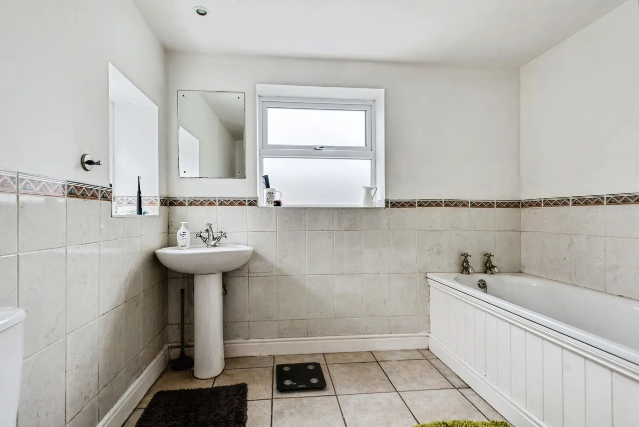 Cricklade Road, Swindon, Wiltshire, SN2, photo 16