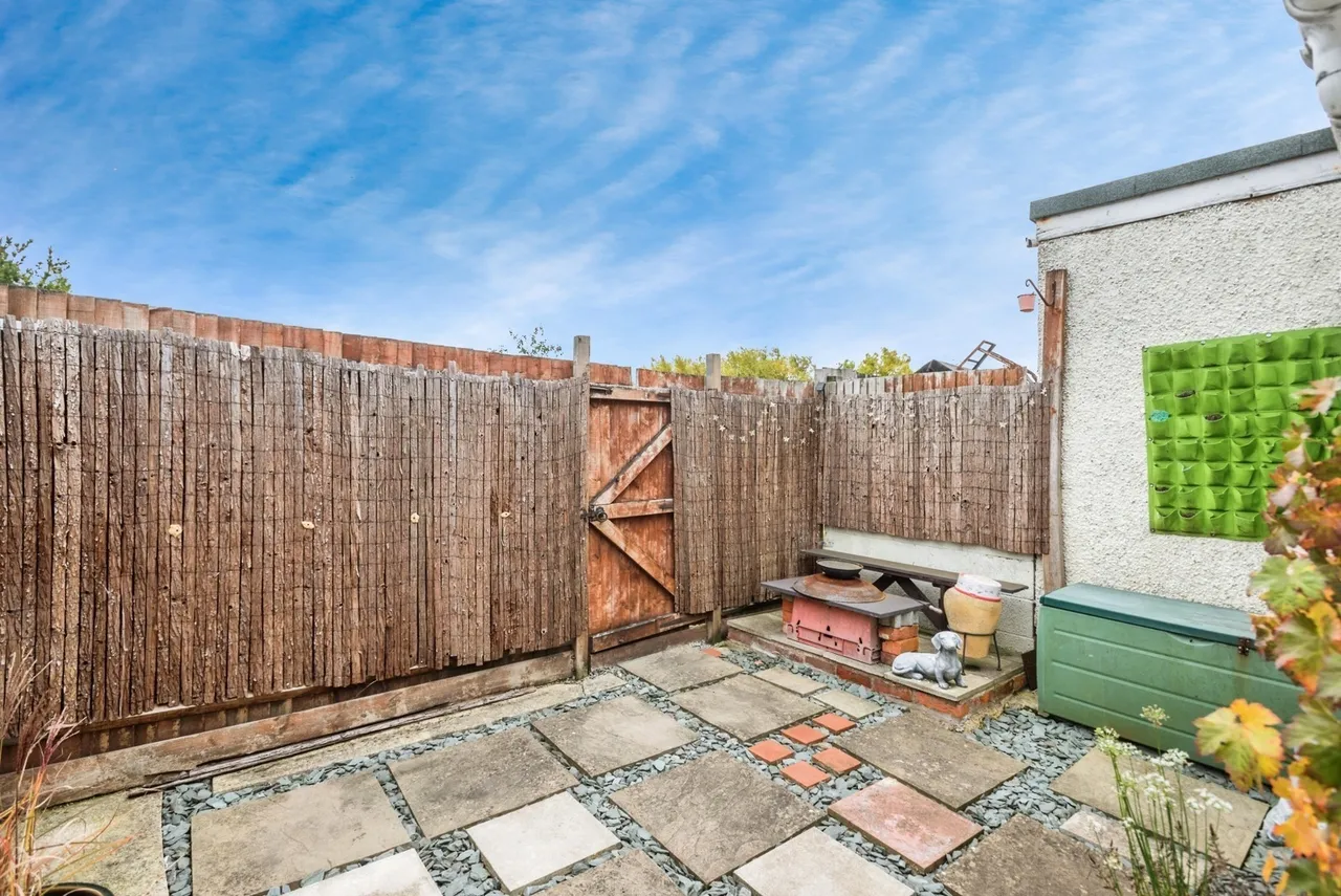 Cricklade Road, Swindon, Wiltshire, SN2, photo 13