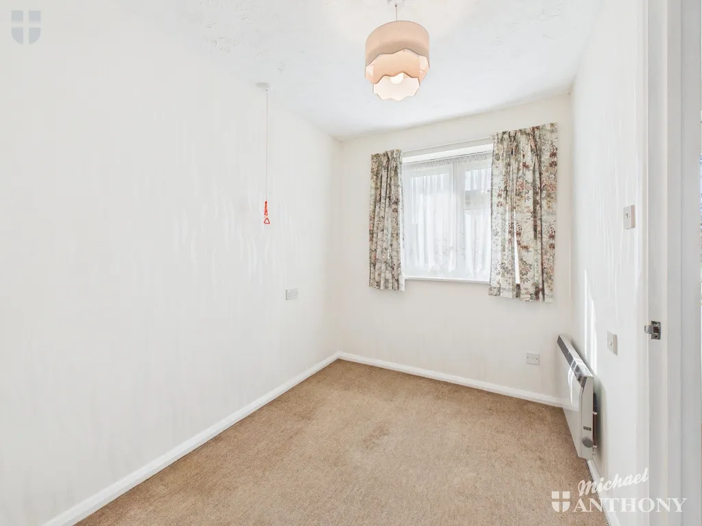 William Hill Drive, Bierton, Aylesbury, HP22 5AZ, photo 3