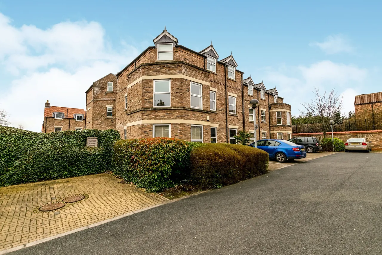 Grange House, West Grange Court, YO30, photo 2